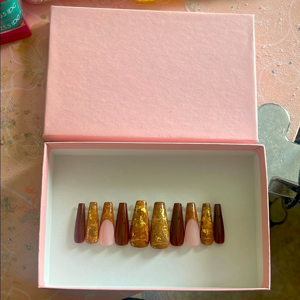 Elegant Brown and Pink Press-On Nails